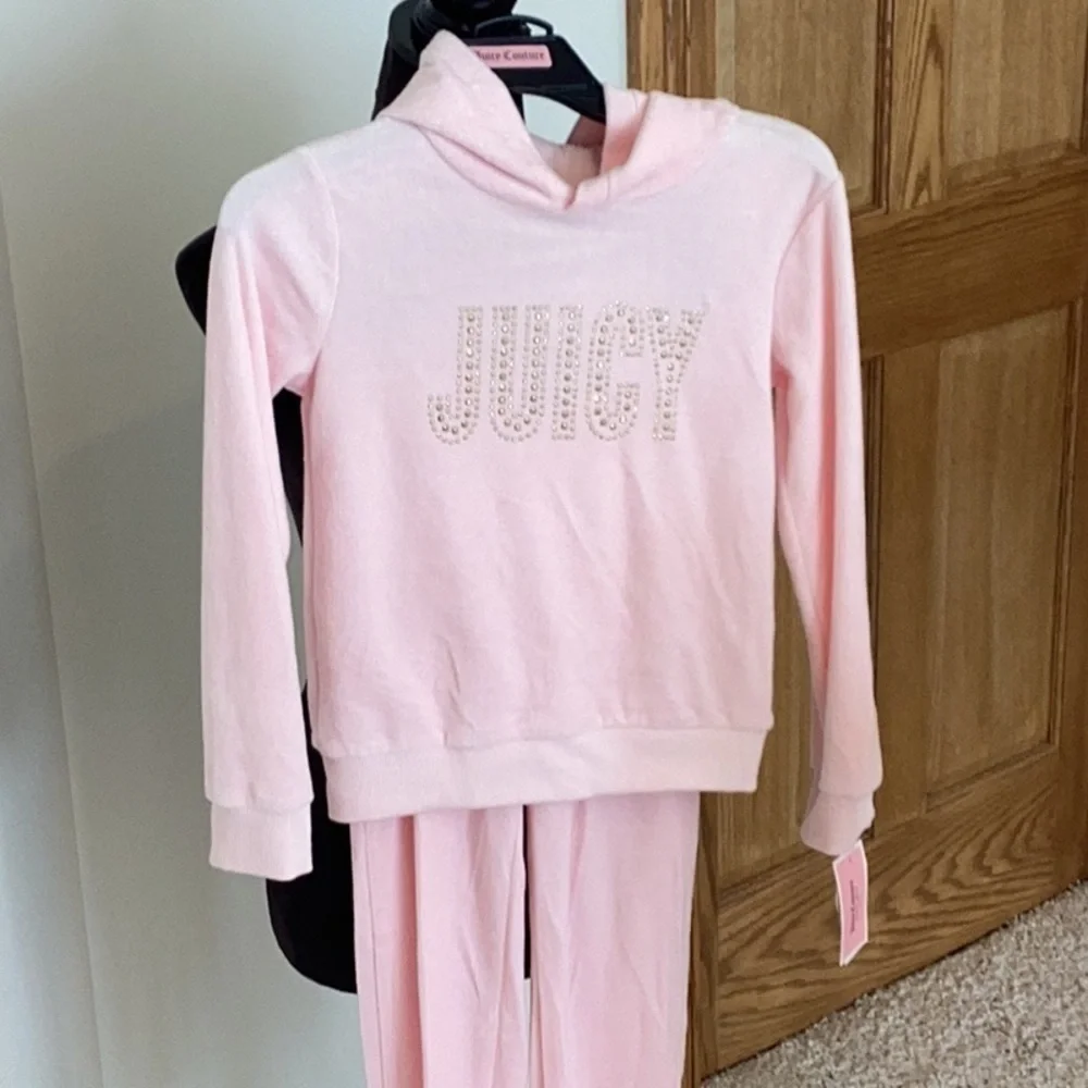 Juicy Couture light pink soft lounge outfit. Kids size 8/10. 🔥New with tags🔥